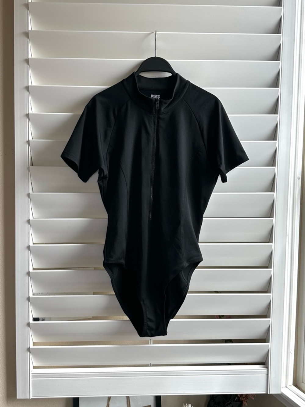 PINK VICTORIAS SECRET WOMENS Black Short-Sleeve Zip Front Body Suit Sporty -L